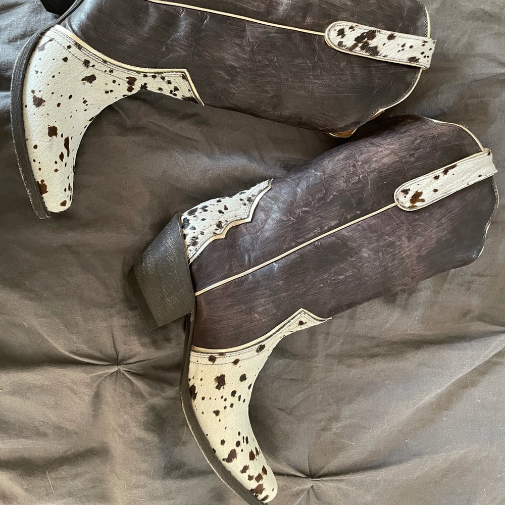 Idyllwind Cowhide boots-BRAND NEW! Bought in May of 2021, only worn once inside
